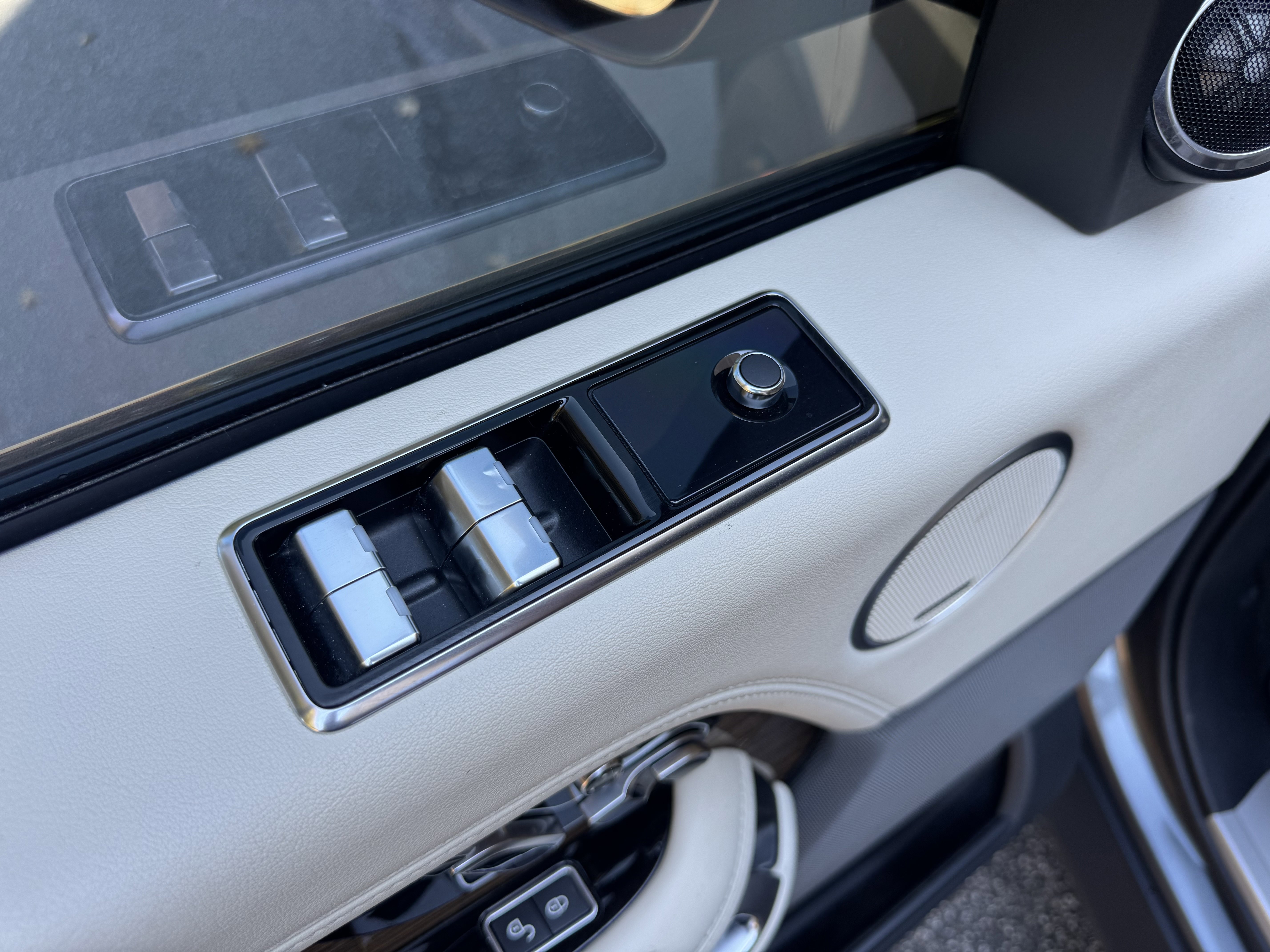 Used 2018 Land Rover Range Rover HSE image 27