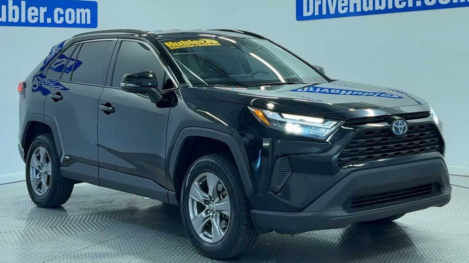 Used 2024 Toyota RAV4 XLE AWD/4WD image 2
