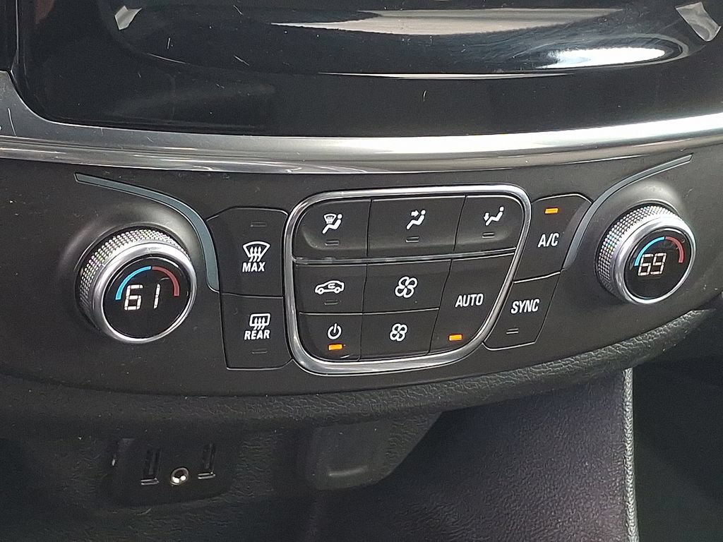 Used 2021 Chevrolet Traverse LS FWD image 23
