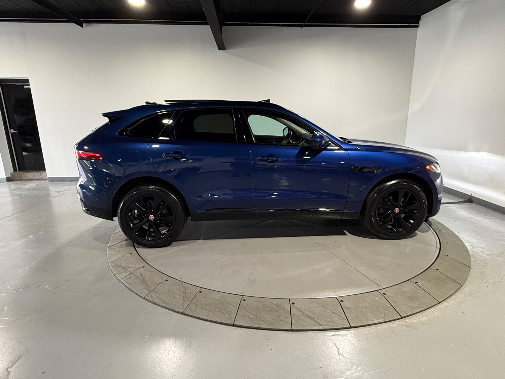 Used 2021 Jaguar F-PACE S AWD/4WD image 9