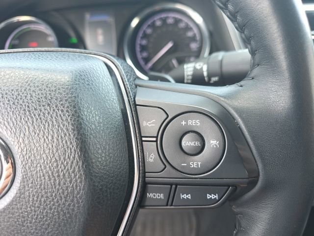 Used 2020 Toyota Camry SE w/ Sunroof Package FWD image 18