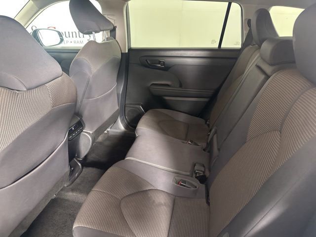Used 2023 Toyota Highlander L image 21
