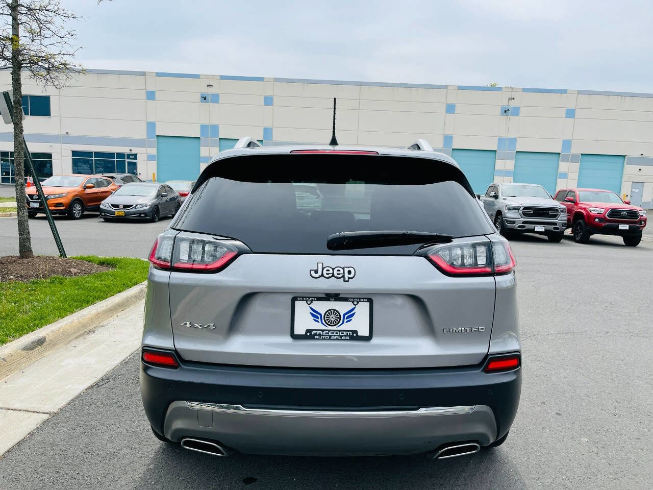 Used 2019 Jeep Cherokee Limited image 7