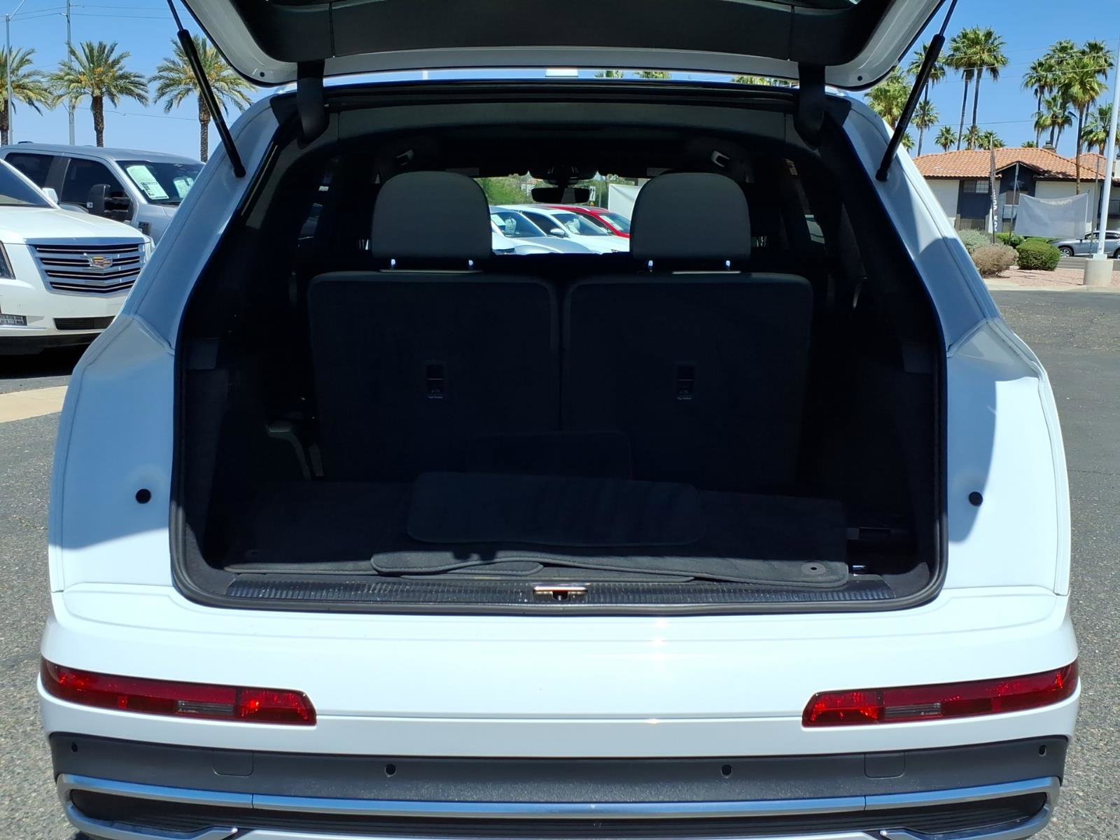 Used 2023 Audi Q7 2.0T Premium w/ Towing Package AWD/4WD image 18