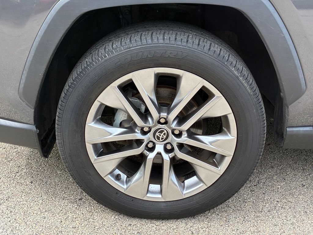 Used 2021 Toyota RAV4 XLE Premium FWD image 15