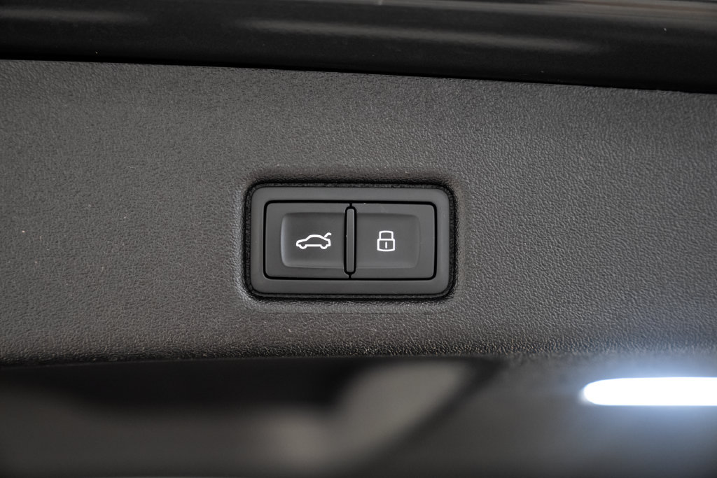 Certified 2025 Audi Q5 Prestige AWD/4WD image 11