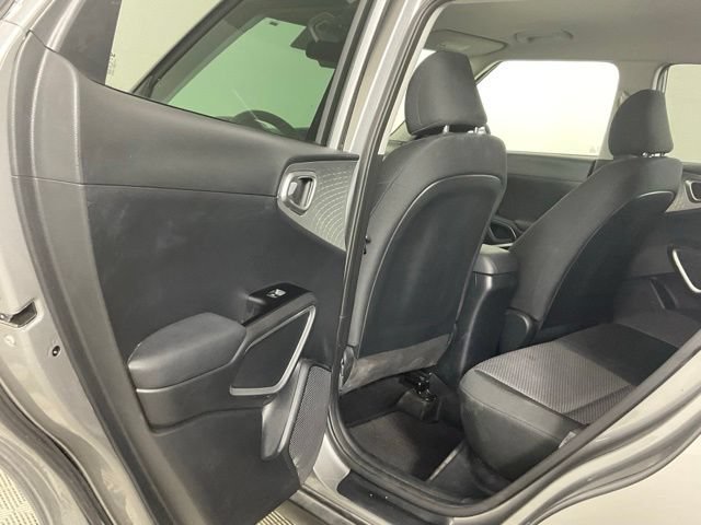 Used 2025 Kia Soul LX w/ LX Technology Package FWD image 13