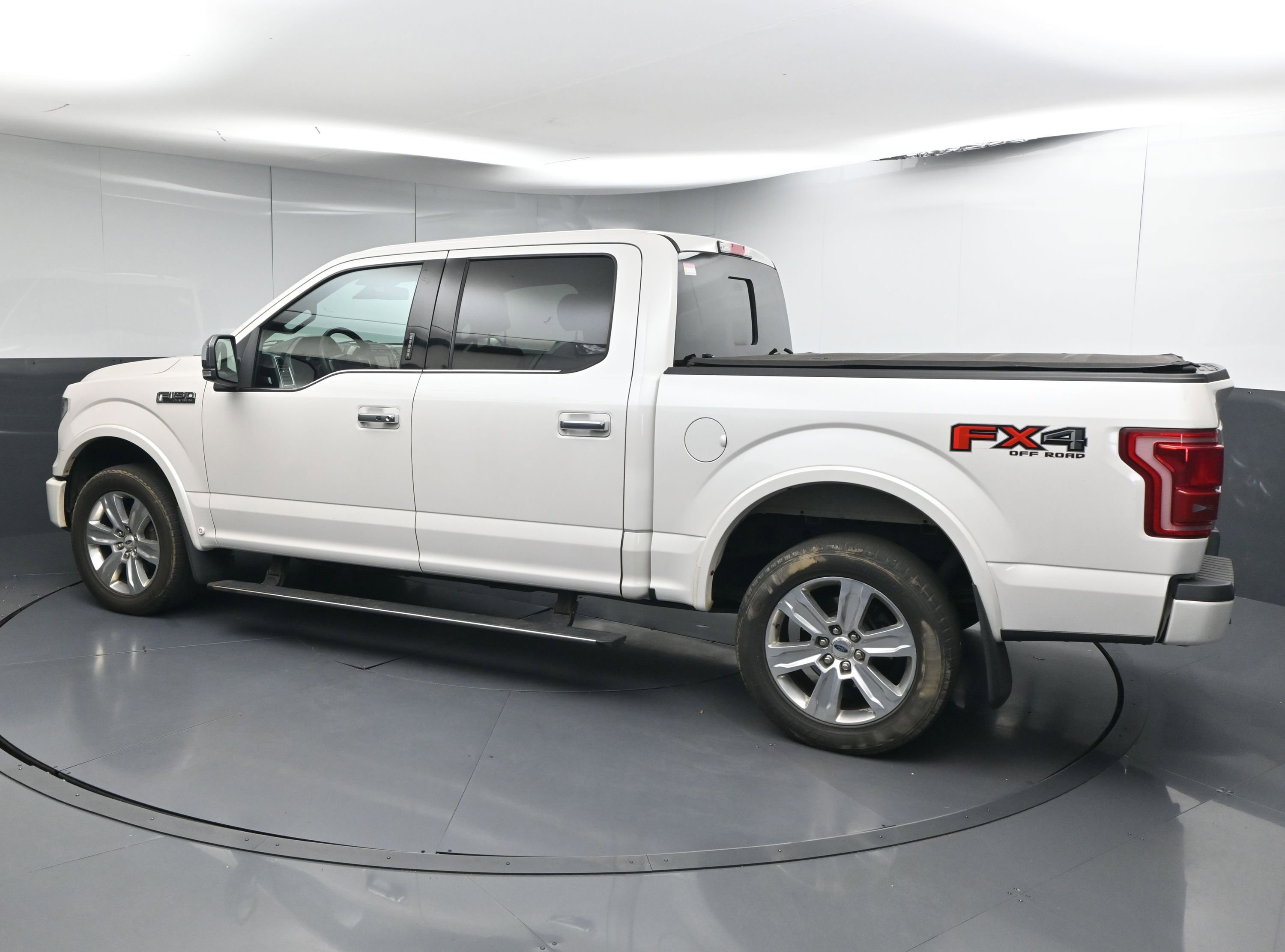 Used 2015 Ford F150 Platinum w/ Equipment Group 701A Luxury image 6