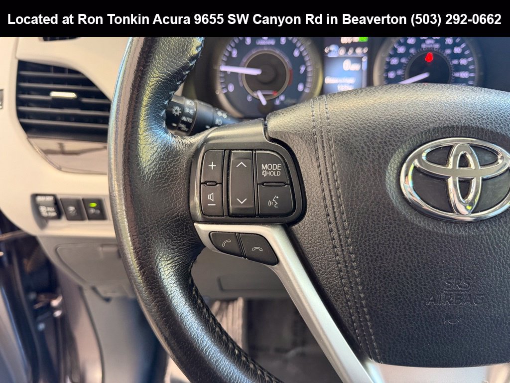 Used 2019 Toyota Sienna XLE w/ XLE Navigation Package FWD image 17