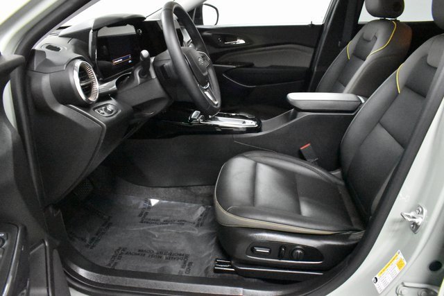 Used 2025 Chevrolet Trax ACTIV w/ Driver Confidence Package image 12