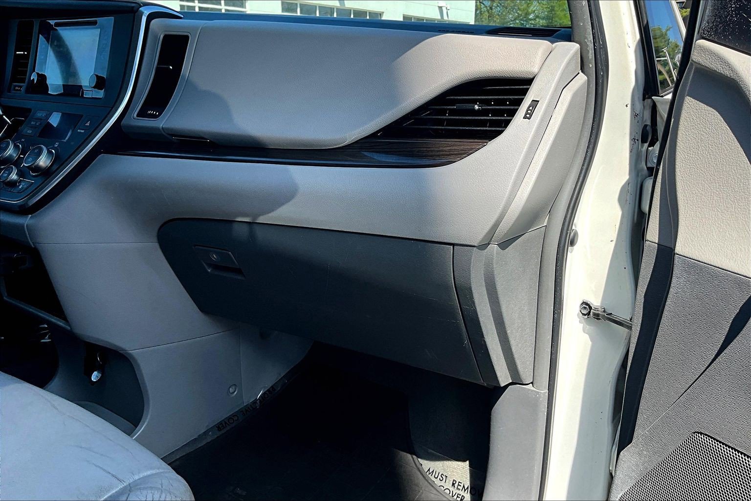 Used 2016 Toyota Sienna XLE Premium image 16