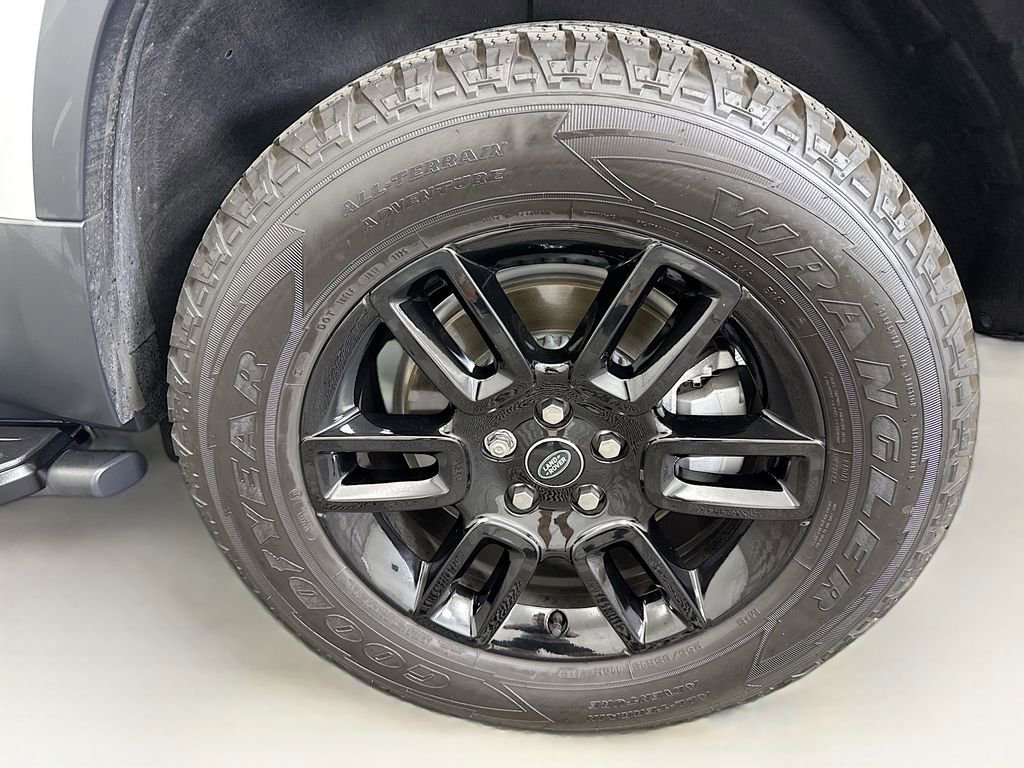 Used 2025 Land Rover Defender 110 S image 30