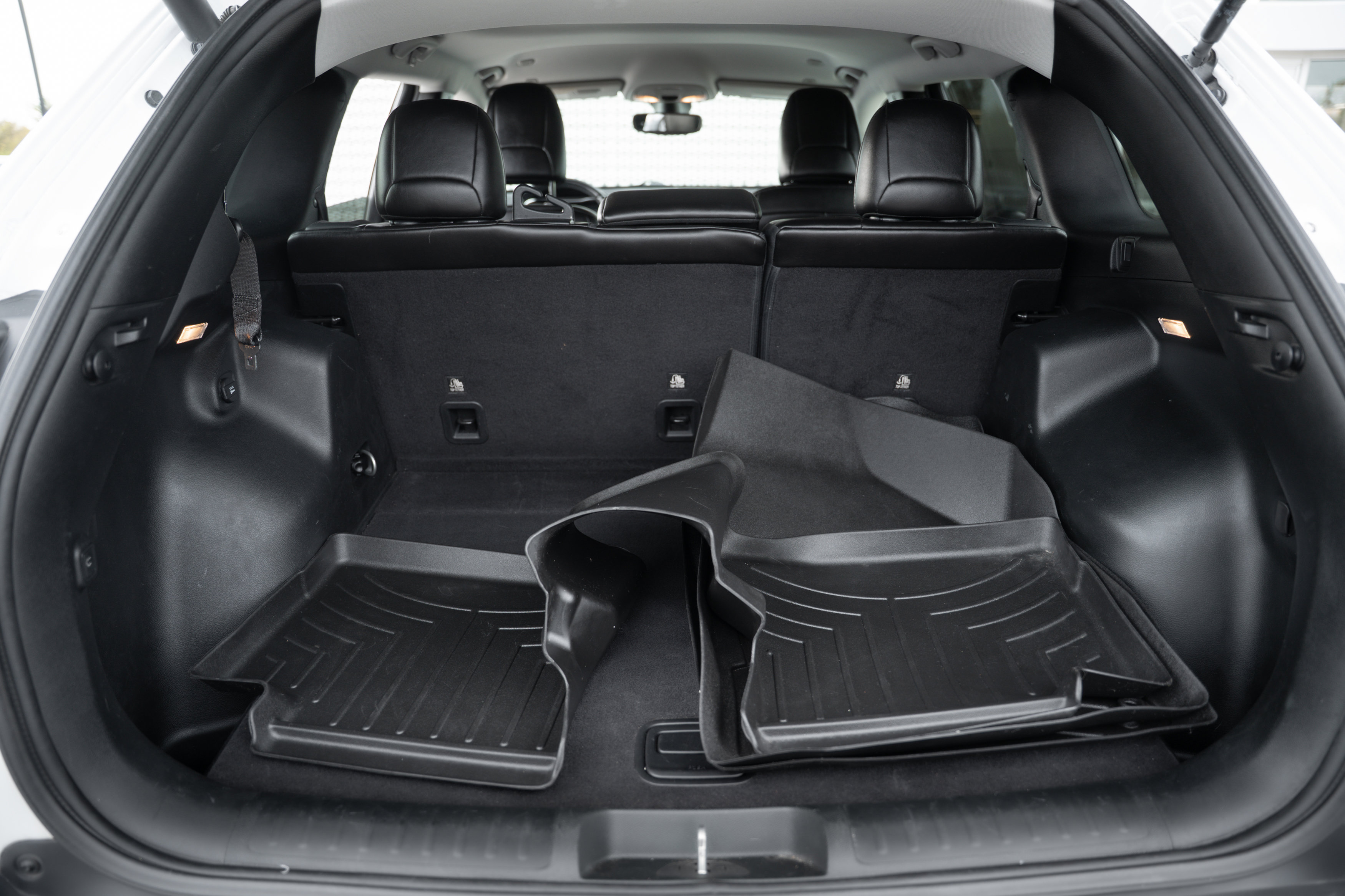 Used 2019 Jeep Cherokee Latitude Plus w/ Comfort/Convenience Group image 17