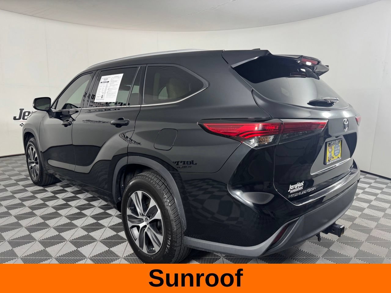 Used 2022 Toyota Highlander XLE FWD image 10