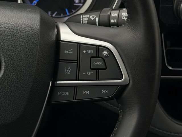Used 2023 Toyota Highlander XLE AWD/4WD image 15
