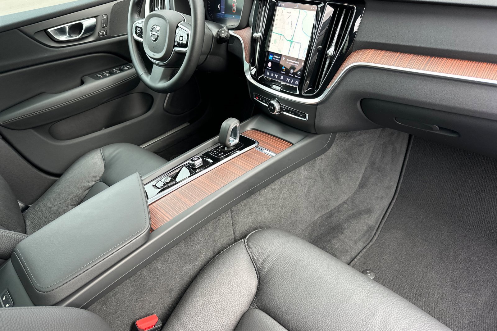 Used 2025 Volvo V60 B5 Cross Country Plus image 16