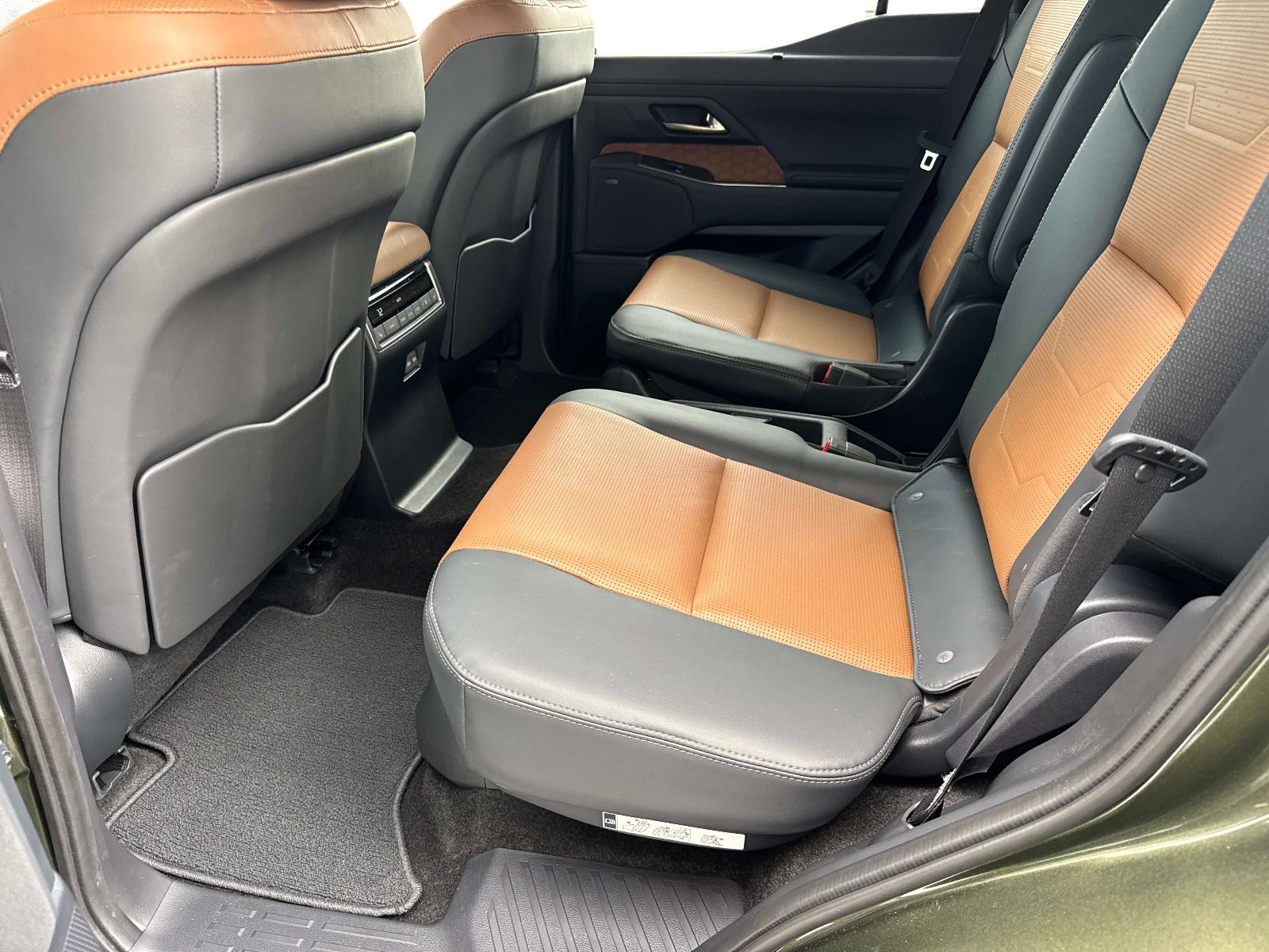 Used 2024 Lexus GX 550 w/ Accessory Package (Z1) AWD/4WD image 15