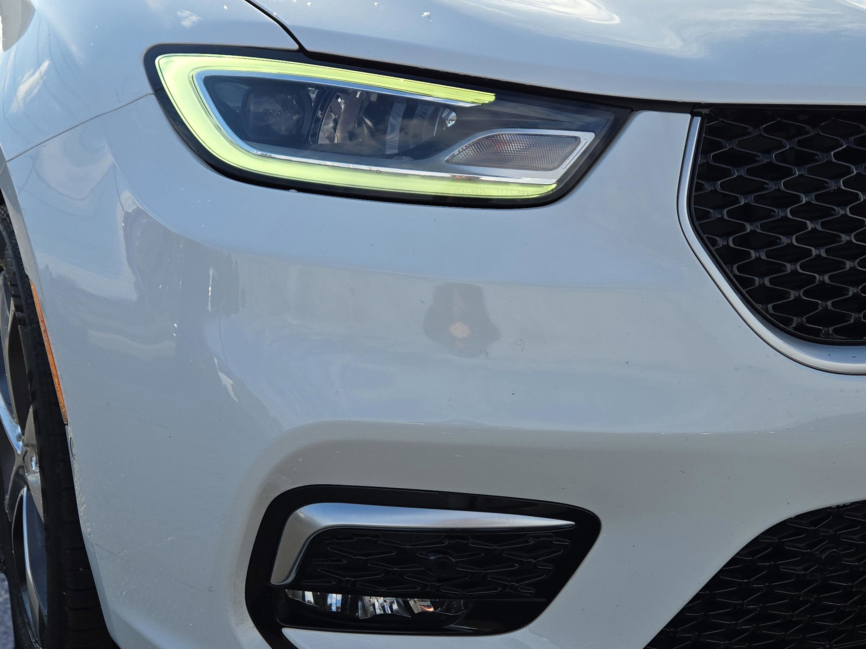 Used 2021 Chrysler Pacifica Pinnacle image 3