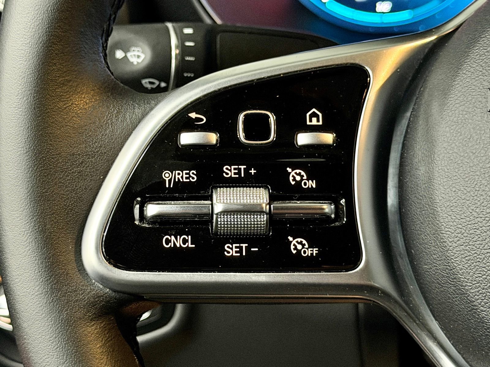 Used 2022 Mercedes-Benz GLC 300 4MATIC Coupe image 28