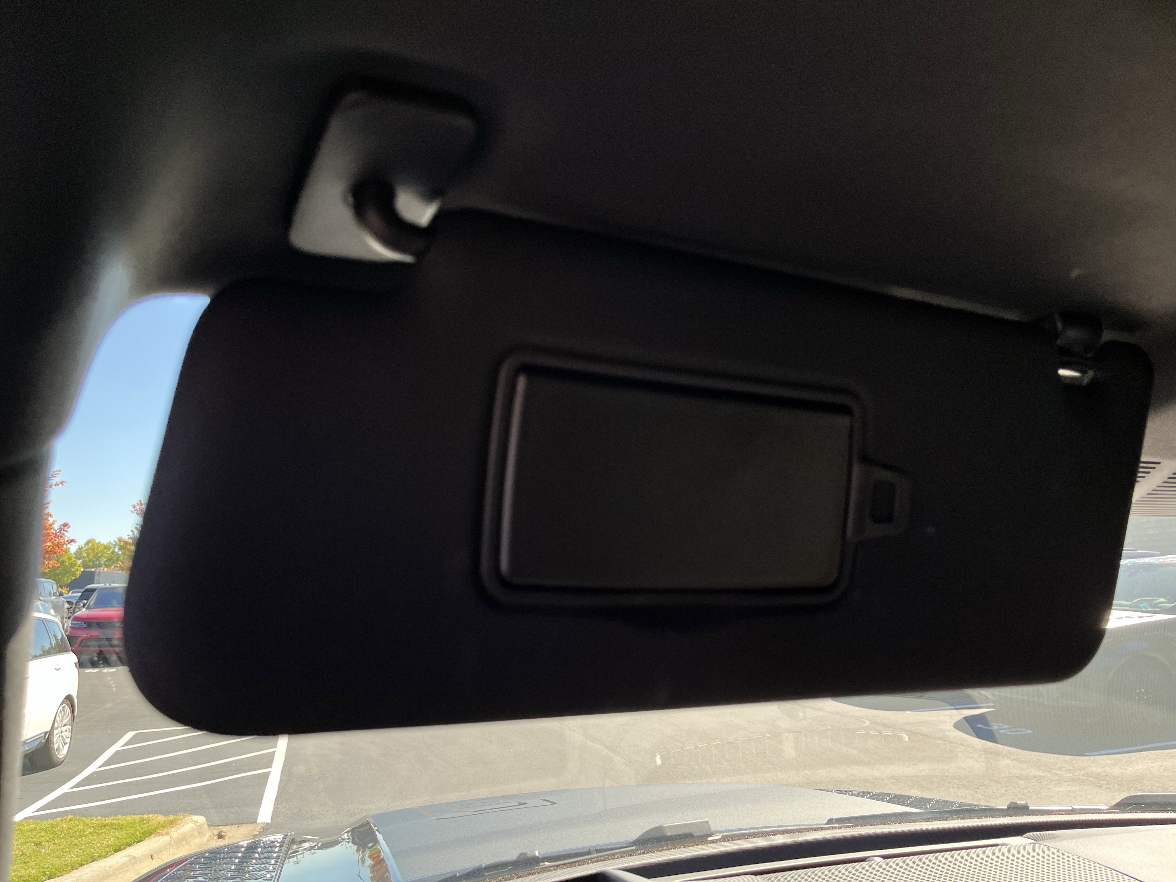 Used 2025 Land Rover Defender 90 X-Dynamic SE image 25