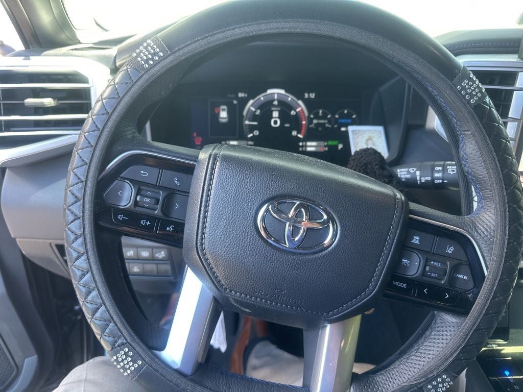 Used 2025 Toyota Sequoia Platinum AWD/4WD image 5