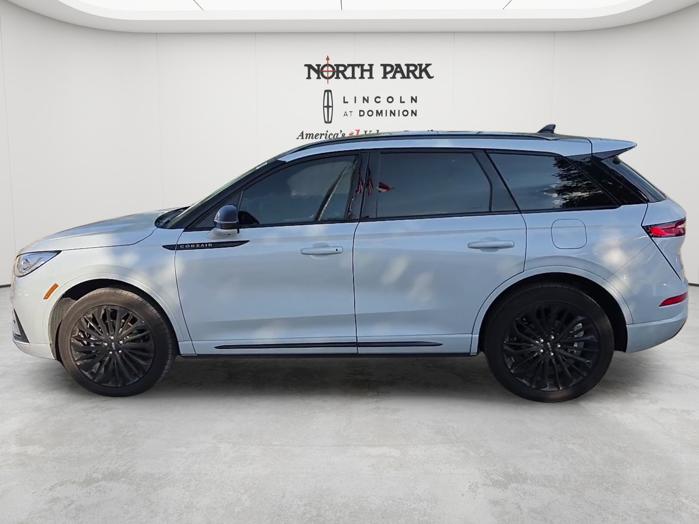 New 2026 Lincoln Corsair Reserve w/ Jet Appearance Package FWD image 2
