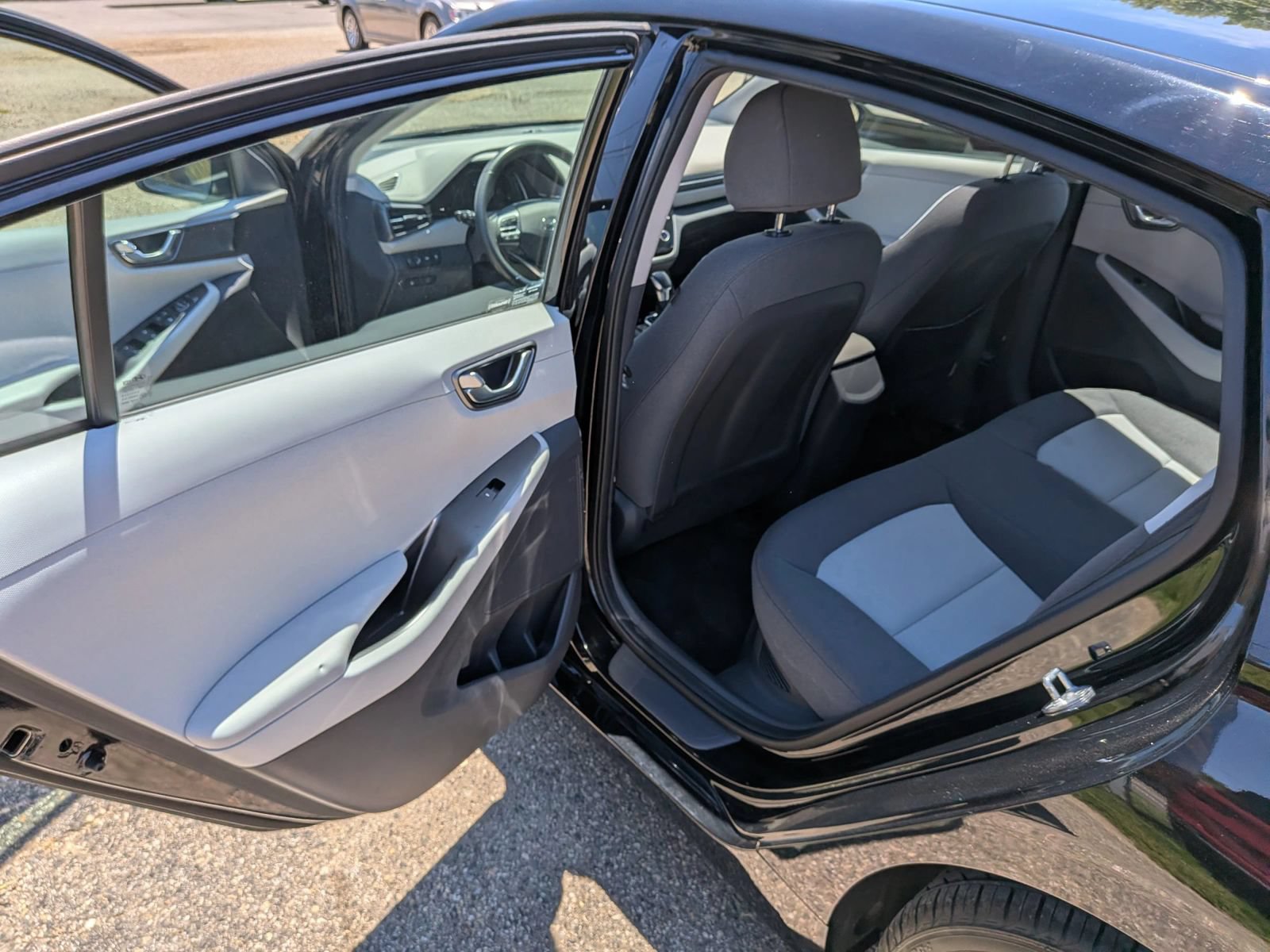 Used 2020 Hyundai Ioniq SEL FWD image 27