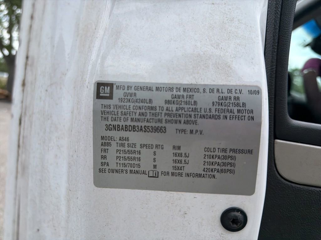 Used 2010 Chevrolet HHR LT FWD image 14