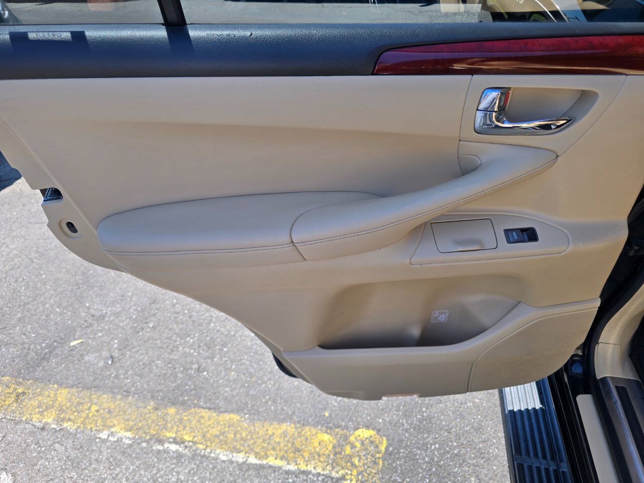 Used 2011 Lexus LX 570 4WD image 23