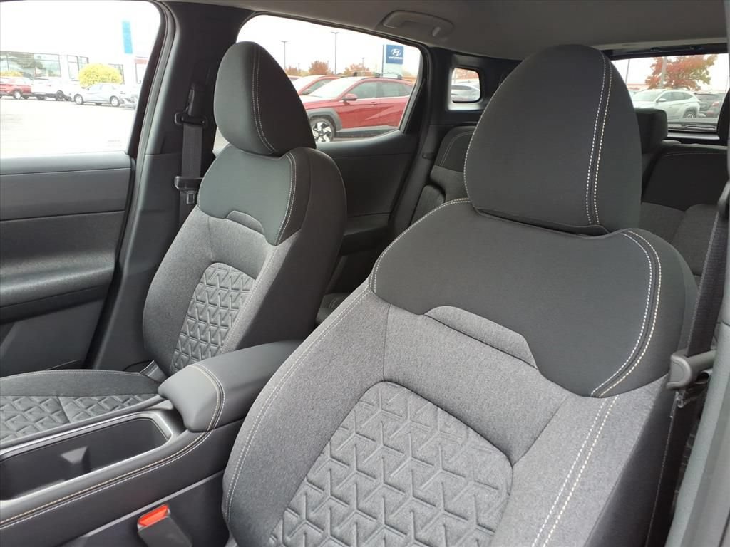 New 2025 Nissan Kicks SV AWD/4WD image 7