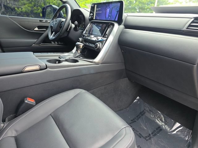 Used 2024 Lexus LX 600 4WD w/ Premium Package image 9