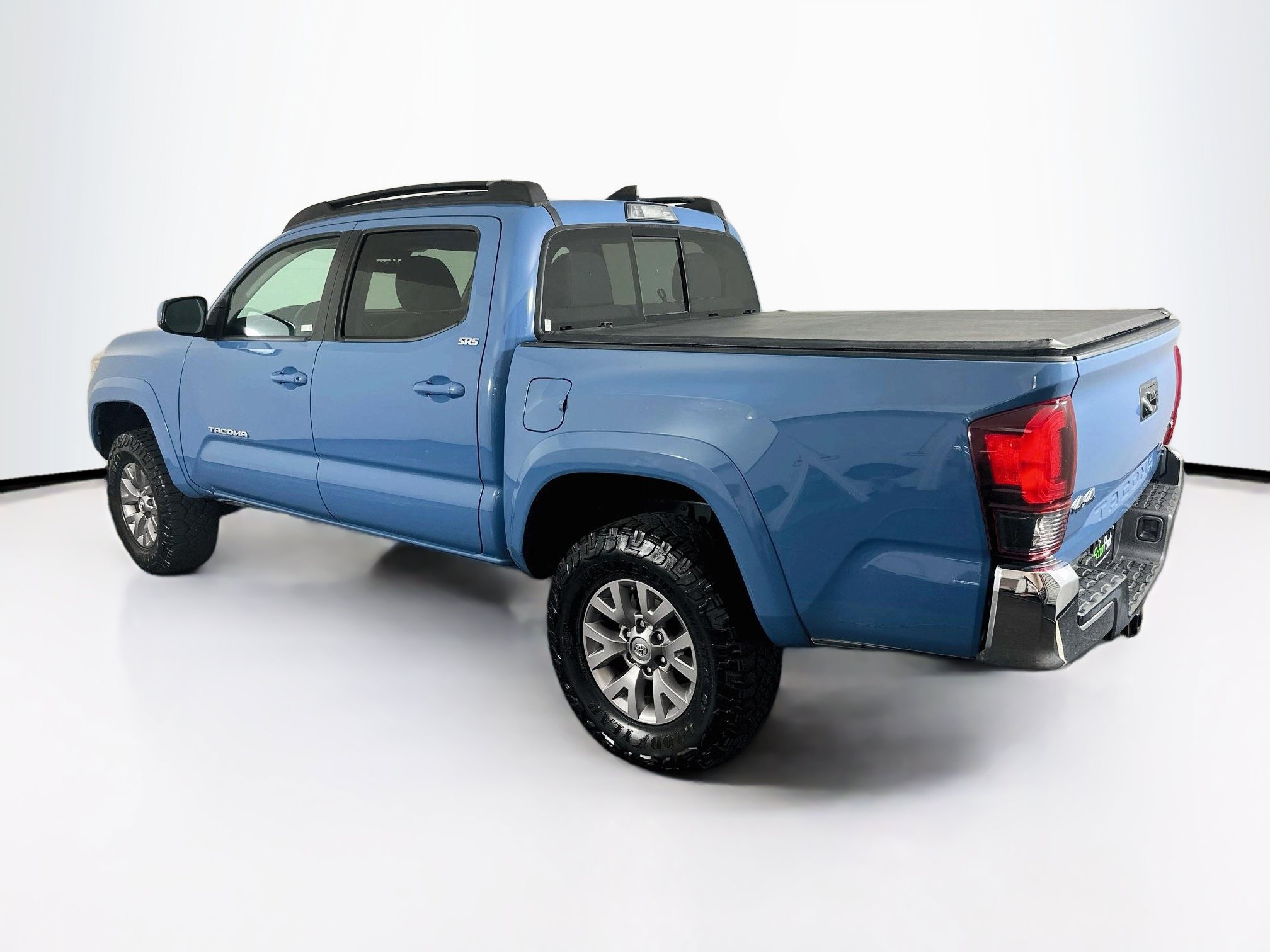 Used 2019 Toyota Tacoma SR5 AWD/4WD image 5