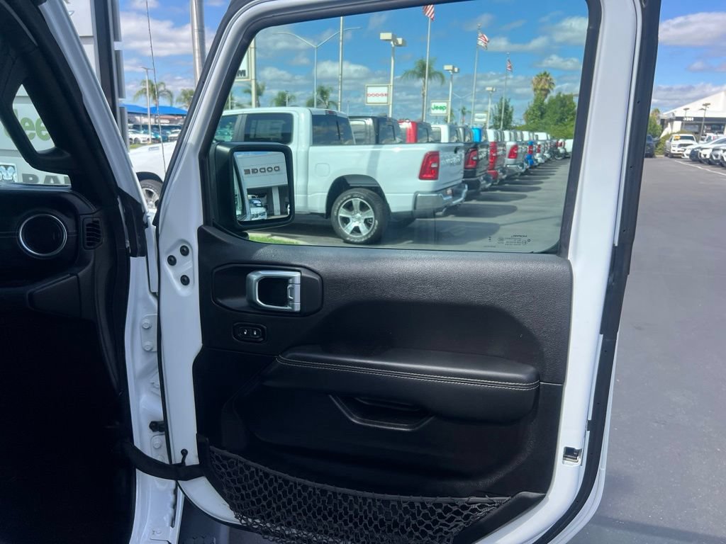 Used 2023 Jeep Wrangler Unlimited Sahara AWD/4WD image 42