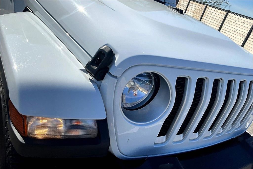 Used 2021 Jeep Wrangler Unlimited Sahara w/ Uconnect 4C Nav & Sound Group image 21