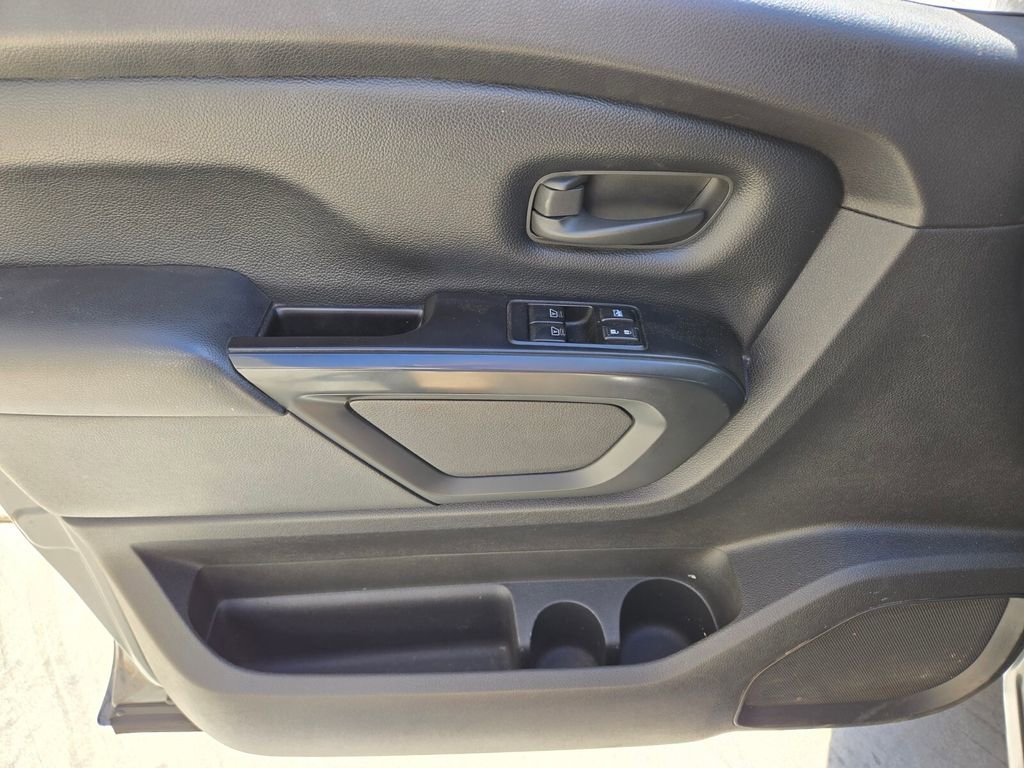 Used 2017 Nissan Titan S AWD/4WD image 8