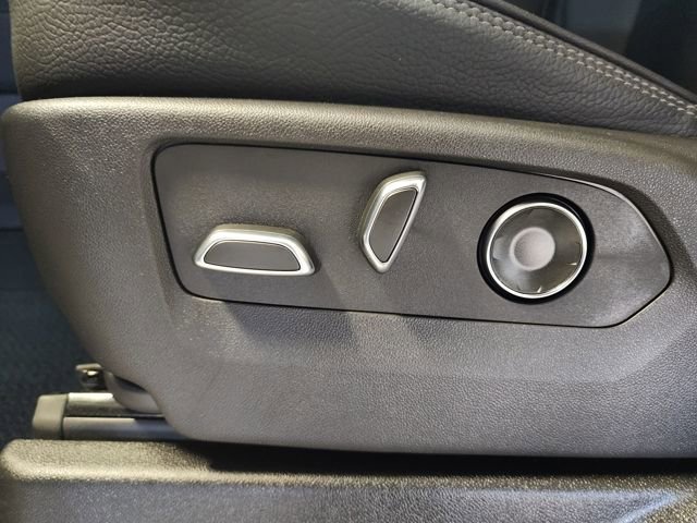 Used 2025 GMC Yukon XL Denali w/ Advanced Technology Package image 14