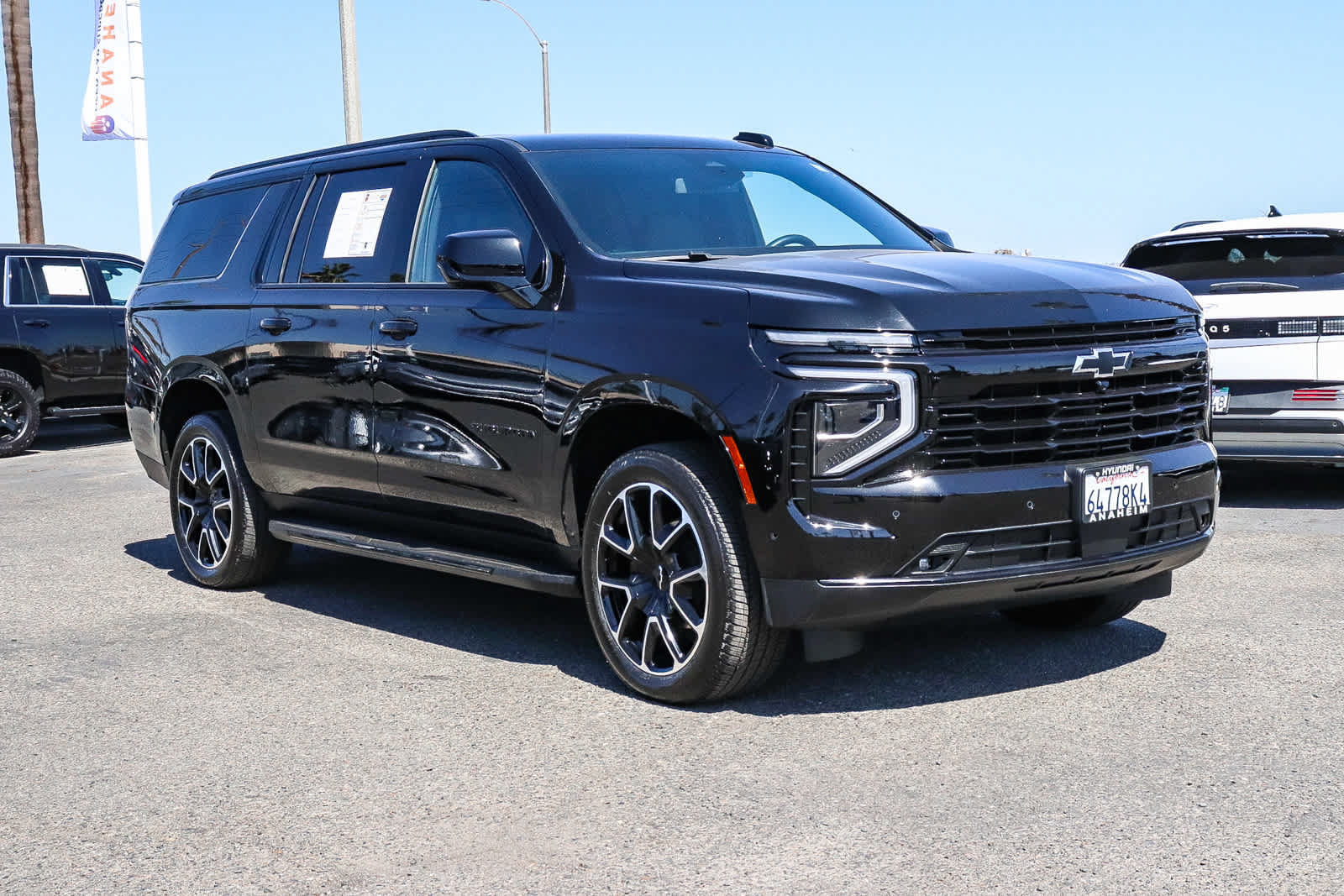 Used 2025 Chevrolet Suburban RST AWD/4WD image 3