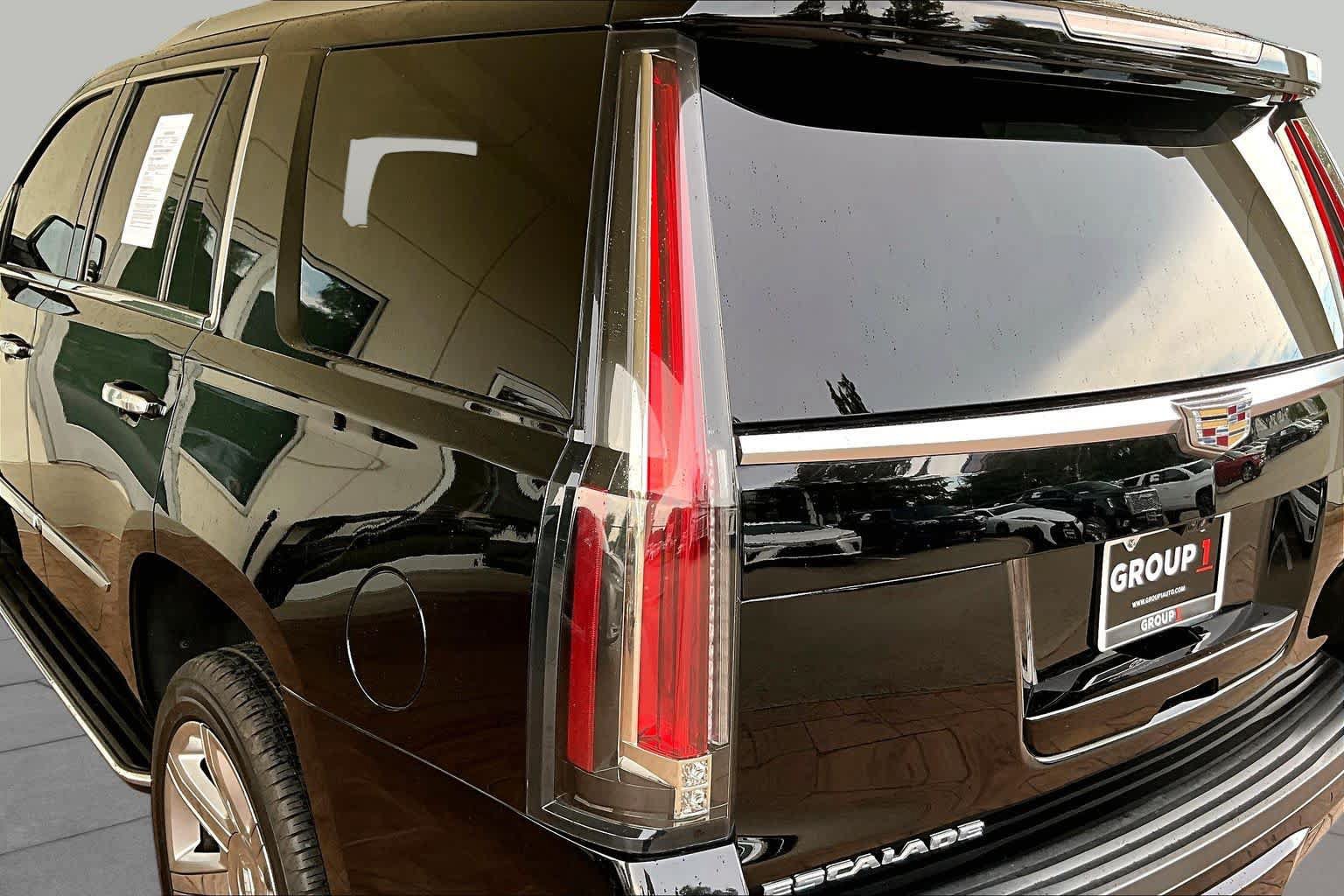 Used 2017 Cadillac Escalade Luxury AWD/4WD image 26