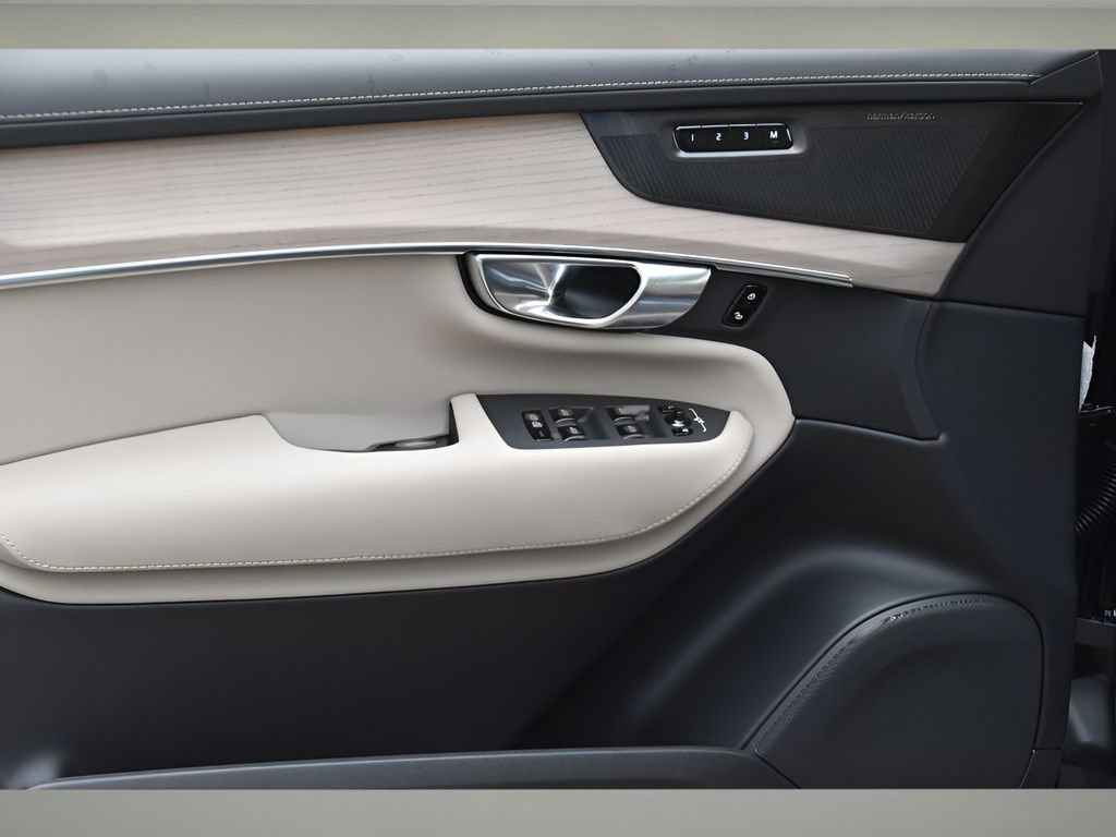 New 2026 Volvo XC90 B6 Plus w/ Protection Package Premier image 27