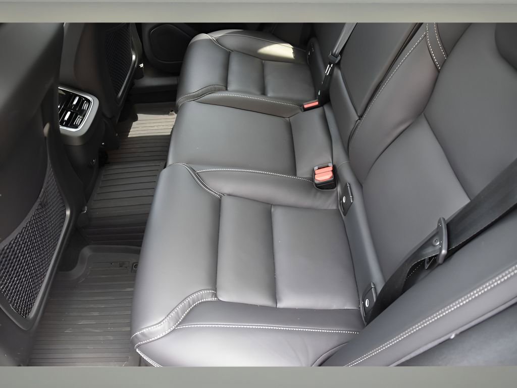 Certified 2025 Volvo XC60 B5 Ultra w/ Protection Package Premier image 13