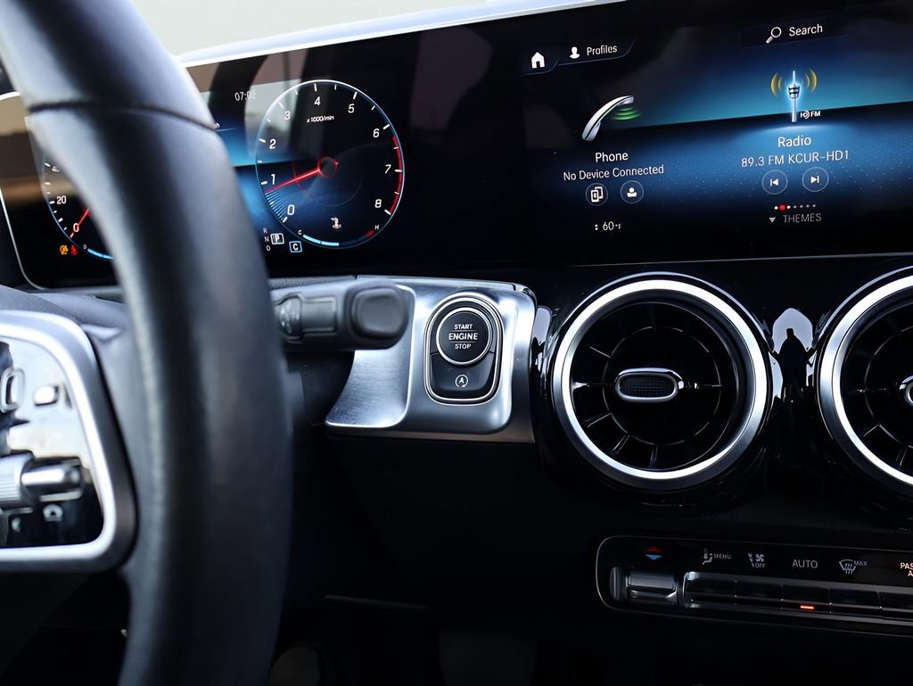 Used 2020 Mercedes-Benz GLB 250 4MATIC image 28