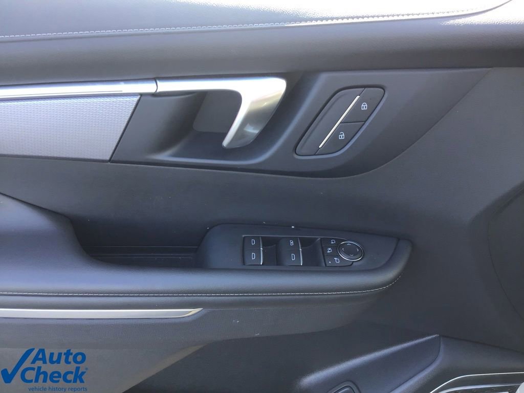 Used 2025 Buick Enclave Sport Touring image 10