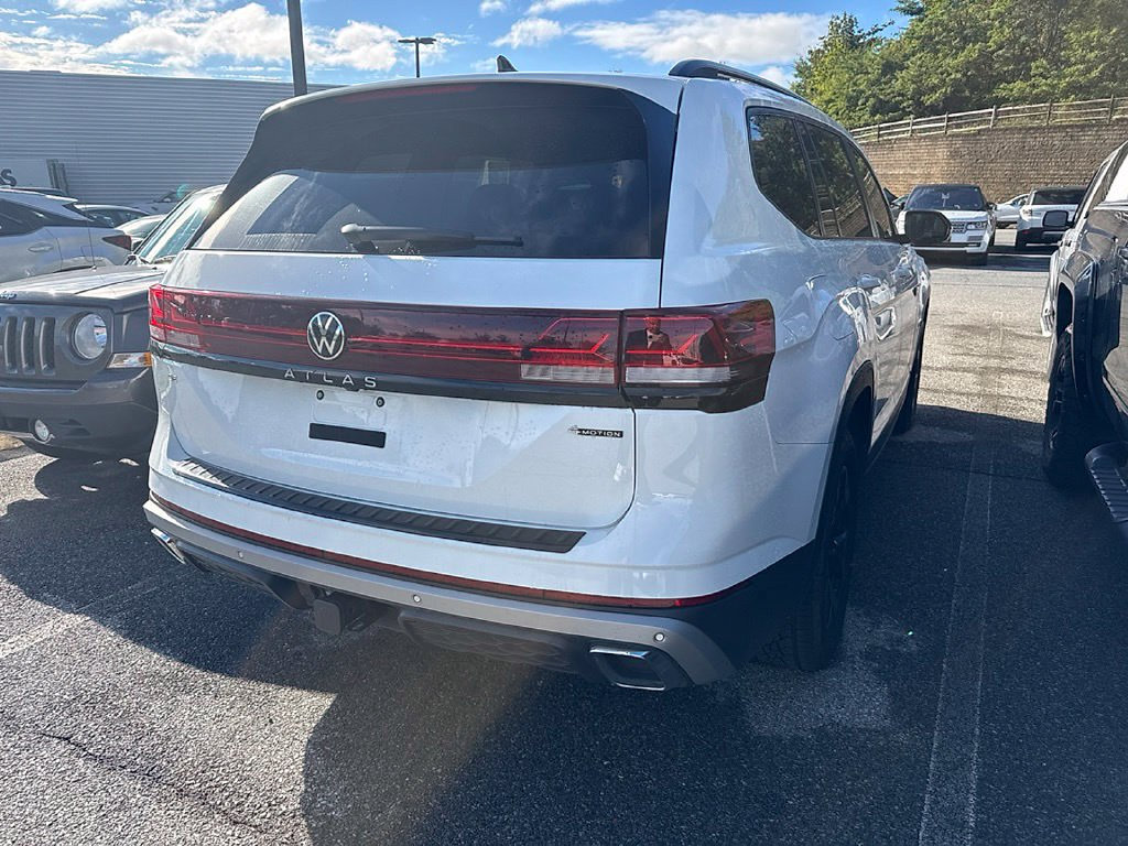 Used 2024 Volkswagen Atlas Peak Edition SE AWD/4WD image 7