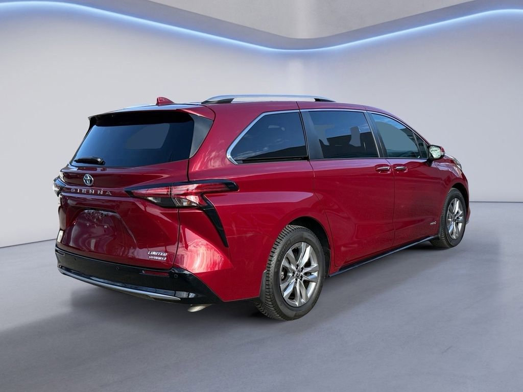 Used 2021 Toyota Sienna Limited FWD image 3