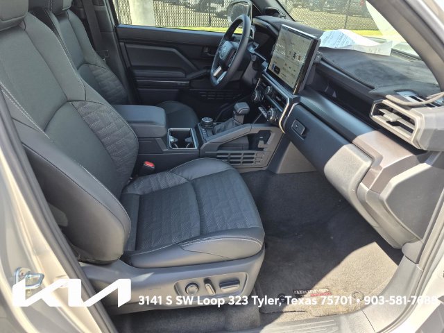 Used 2025 Toyota 4Runner TRD Off-Road Premium AWD/4WD image 12