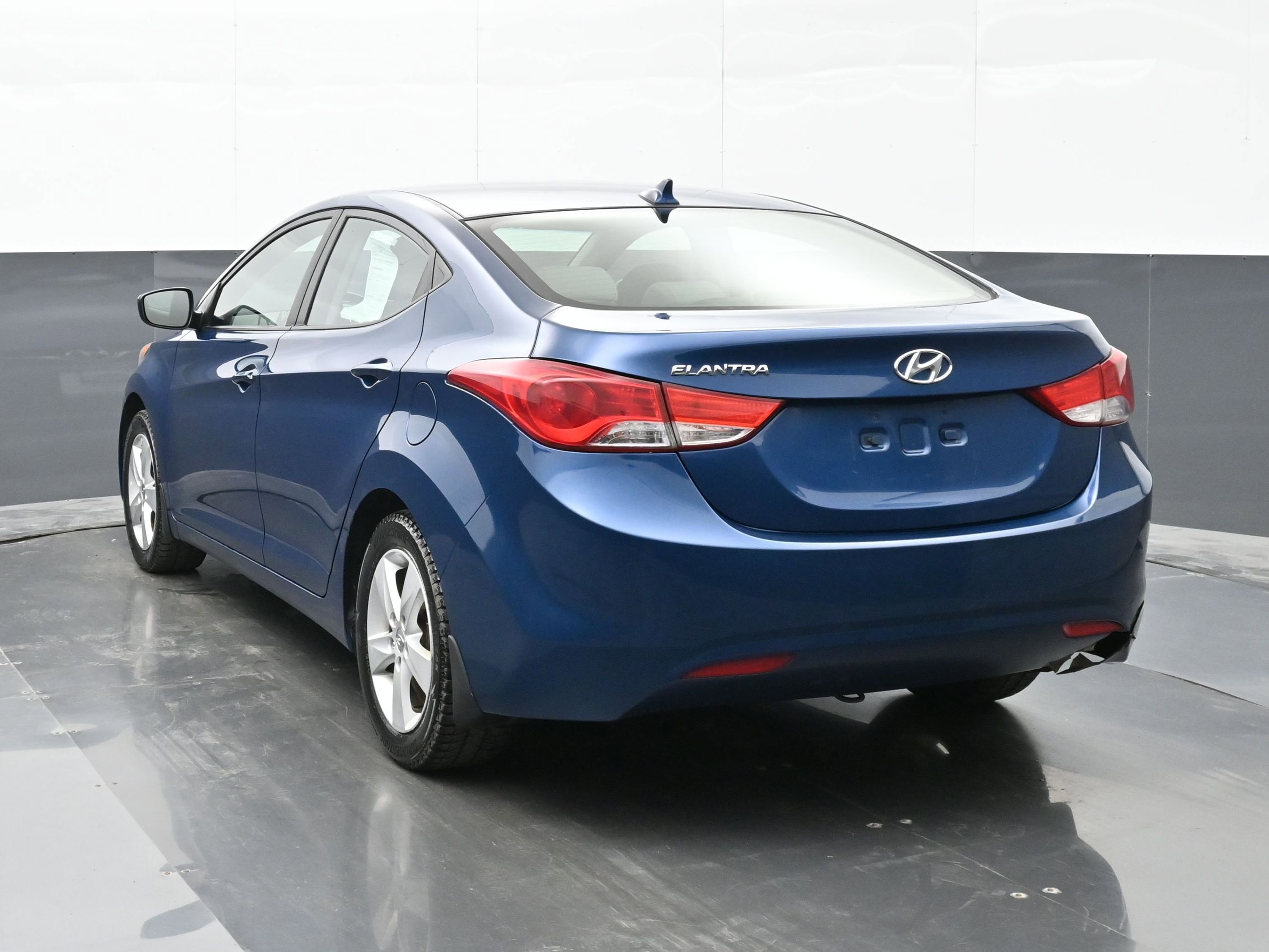 Used 2013 Hyundai Elantra GLS w/ Preferred Pkg FWD video 2