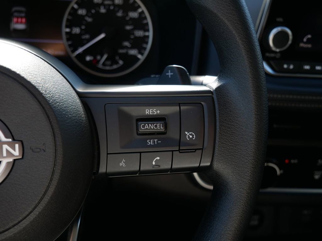 Used 2024 Nissan Rogue S image 18