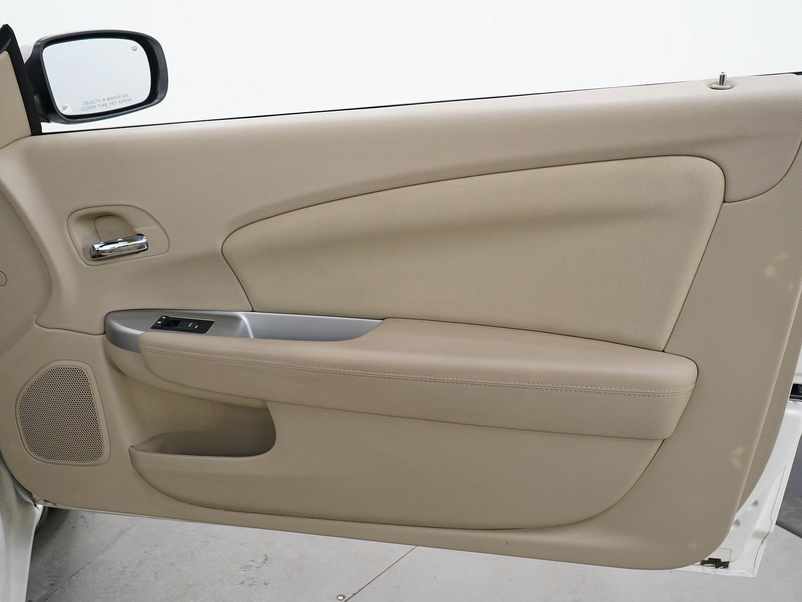 Used 2011 Chrysler 200 Touring FWD image 9