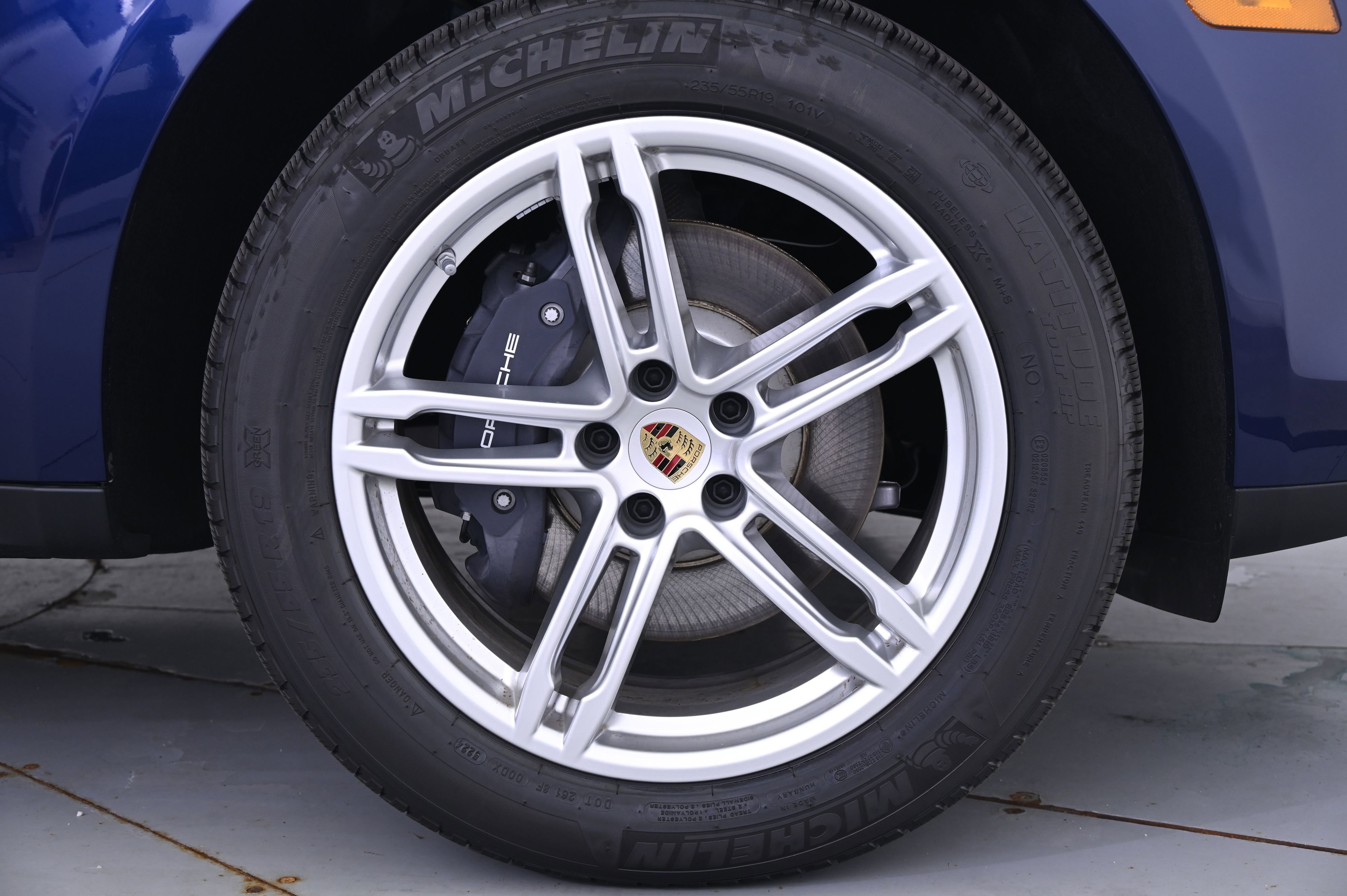 Certified 2025 Porsche Macan image 14