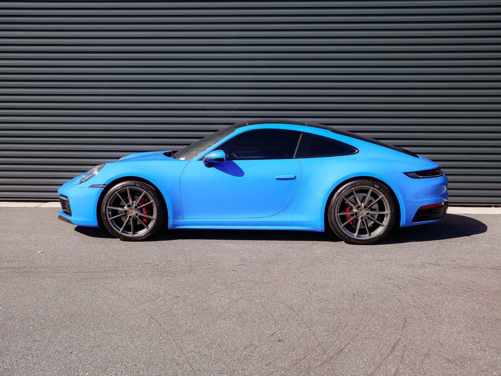 Used 2022 Porsche 911 Carrera RWD image 2